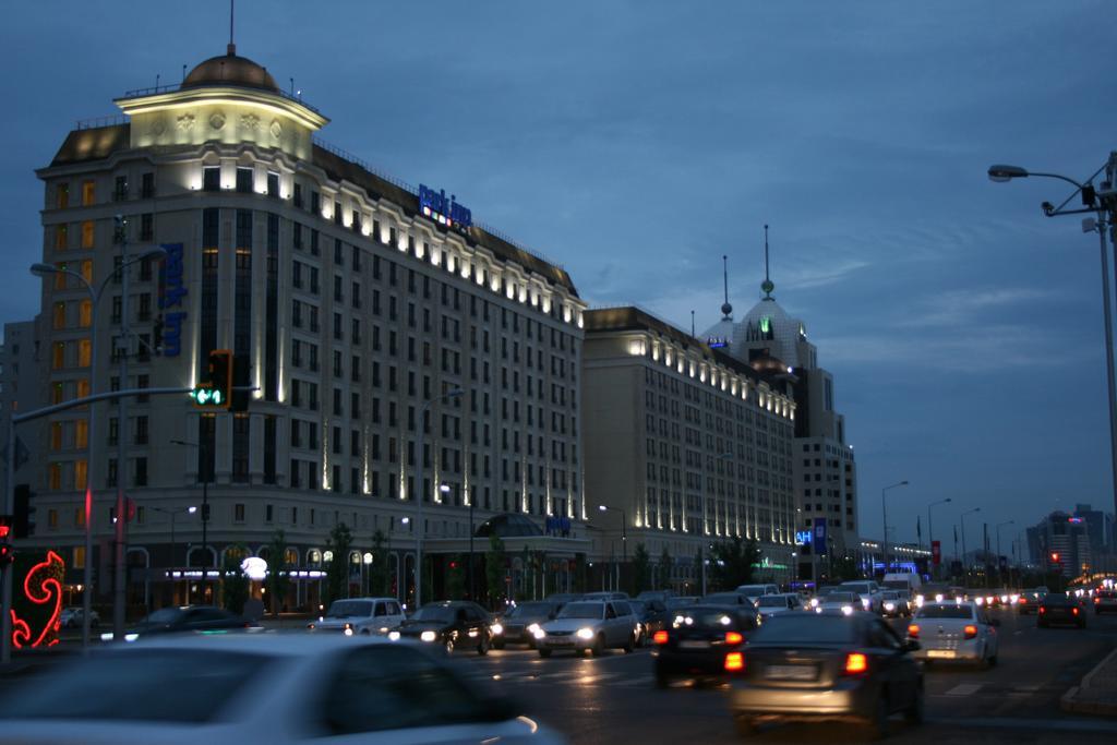 Riverside Apartments Астана Экстерьер фото
